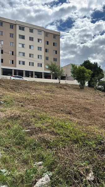 Terreno de esquina: 3ª foto da galeria de imagens do imóvel