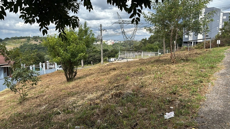 Terreno de esquina: 2ª foto da galeria de imagens do imóvel