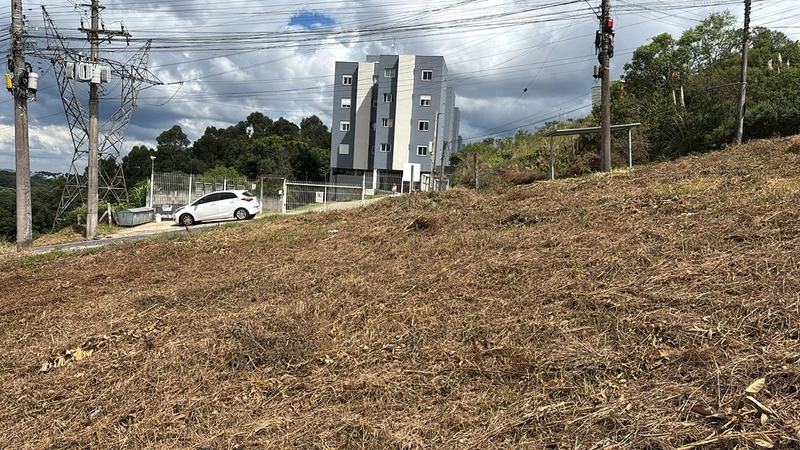Terreno de esquina: 4ª foto da galeria de imagens do imóvel