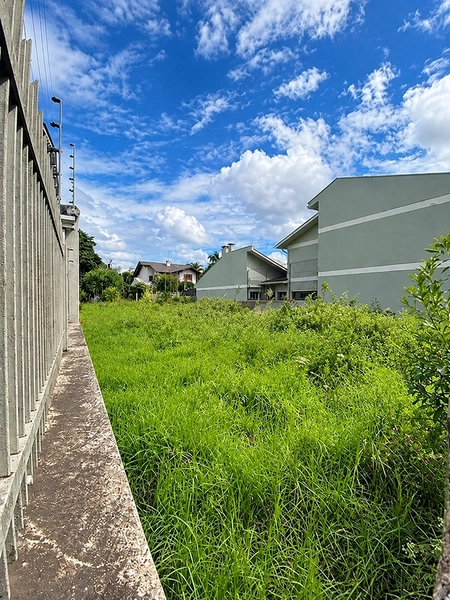 Terreno de Alto Padrão com 408m² em Rua Sem Saída no Bairro Santa Catarina: 1ª foto da galeria de imagens do imóvel