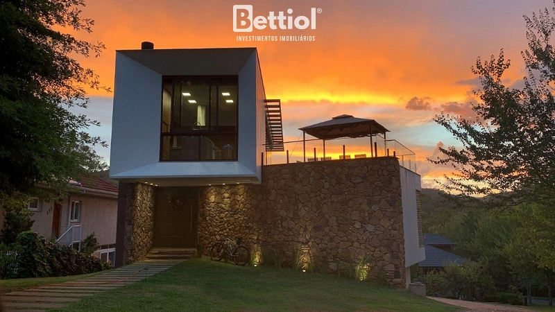 Casa em Condomínio: 1ª foto da galeria de imagens do imóvel