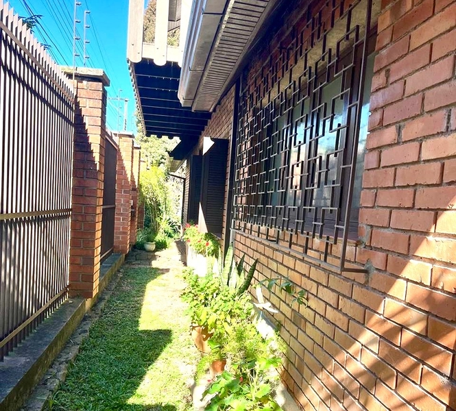 Localizada no bairro Cristo Redentor, próximo ao Supermercado Fort Atacadista.: 3ª foto da galeria de imagens do imóvel