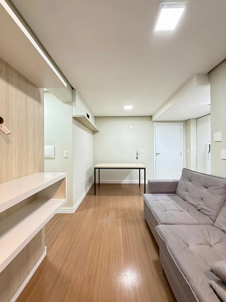 Apartamento Completo com Terraço, Lareira e Skybar – Ideal para Morar ou Investir: 4ª foto da galeria de imagens do imóvel