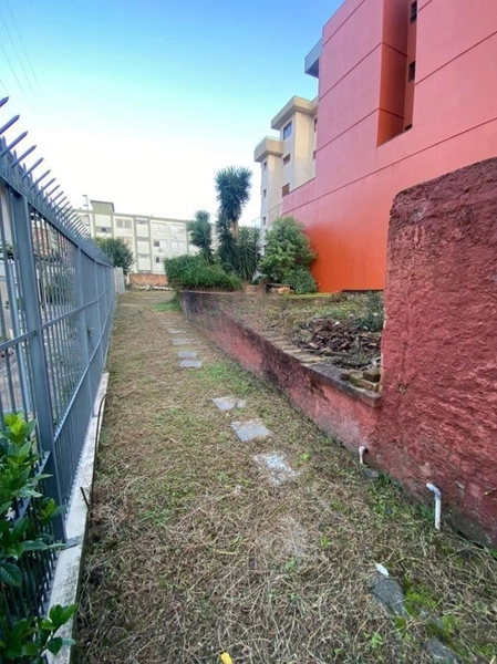 📈 Raridade no Centro: Terreno Praticamente Plano com 488m² Pronto para Construir: 2ª foto da galeria de imagens do imóvel