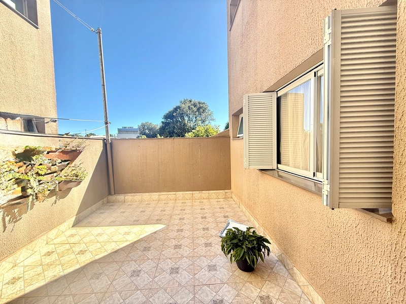 APARTAMENTO SEMIMOBILIADO COM TERRAÇO À VENDA | BAIRRO SANTA LÚCIA: 5ª foto da galeria de imagens do imóvel