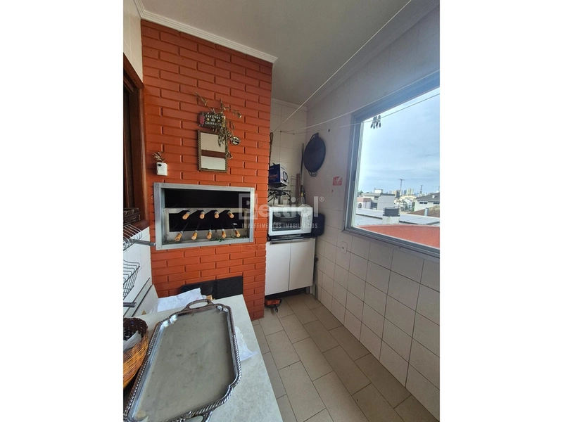 Apartamento com sacada ampla na Sala e outra na suíte. Com Churrasqueira e localização privilegiada.: 3ª foto da galeria de imagens do imóvel