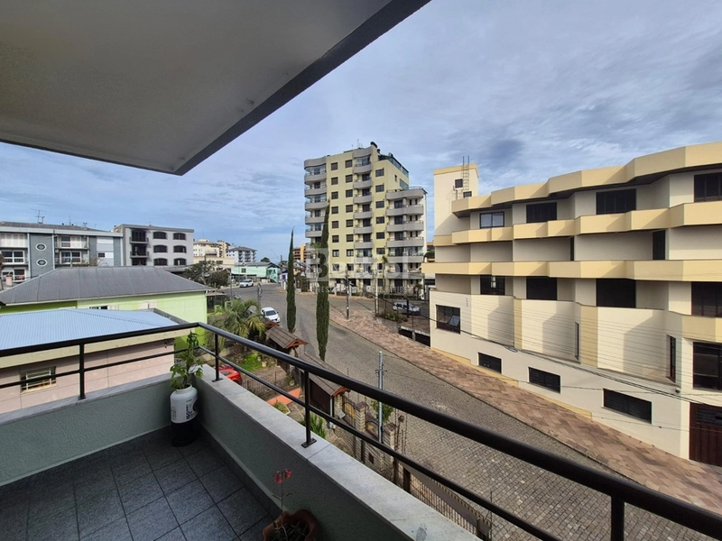 Apartamento com sacada ampla na Sala e outra na suíte. Com Churrasqueira e localização privilegiada.: 2ª foto da galeria de imagens do imóvel