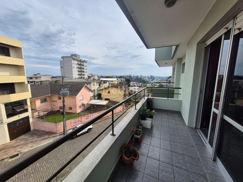 Apartamento com sacada ampla na Sala e outra na suíte. Com Churrasqueira e localização privilegiada.: 1ª foto da galeria de imagens do imóvel