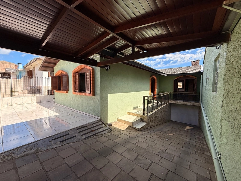 Casa 3 dormitórios no Santa Lucia: 2ª foto da galeria de imagens do imóvel