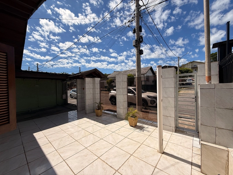 Casa 3 dormitórios no Santa Lucia: 3ª foto da galeria de imagens do imóvel