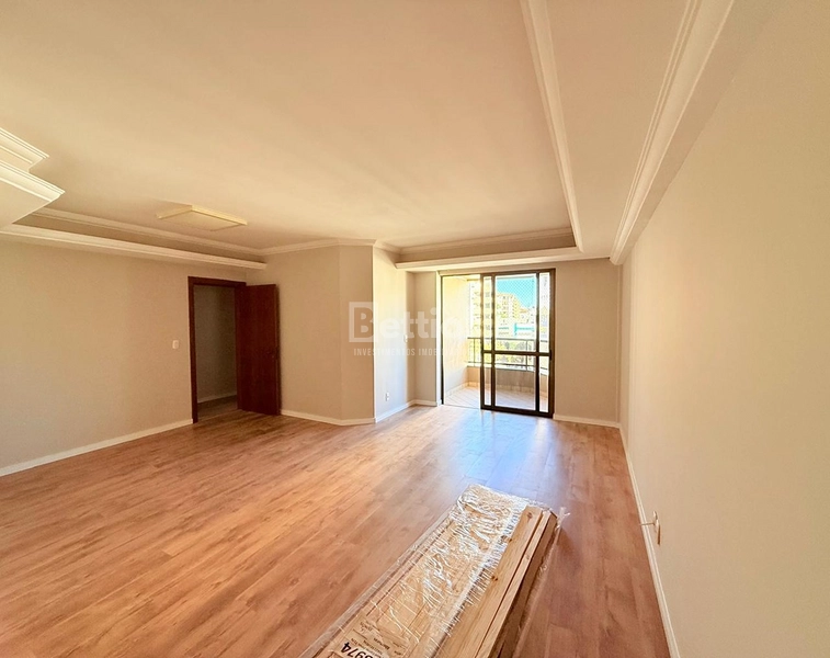 Apartamento no coração de São Pelegrino com localização privilegiada. Próximo ao Shopping San Pelegrino, comércios em geral, restaurantes, em frente a igreja São Pelegrino. : 4ª foto da galeria de imagens do imóvel
