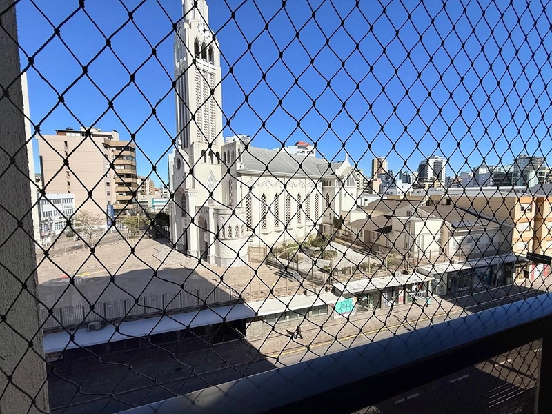 Apartamento no coração de São Pelegrino com localização privilegiada. Próximo ao Shopping San Pelegrino, comércios em geral, restaurantes, em frente a igreja São Pelegrino. : 2ª foto da galeria de imagens do imóvel