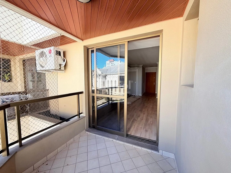 Apartamento no coração de São Pelegrino com localização privilegiada. Próximo ao Shopping San Pelegrino, comércios em geral, restaurantes, em frente a igreja São Pelegrino. : 1ª foto da galeria de imagens do imóvel