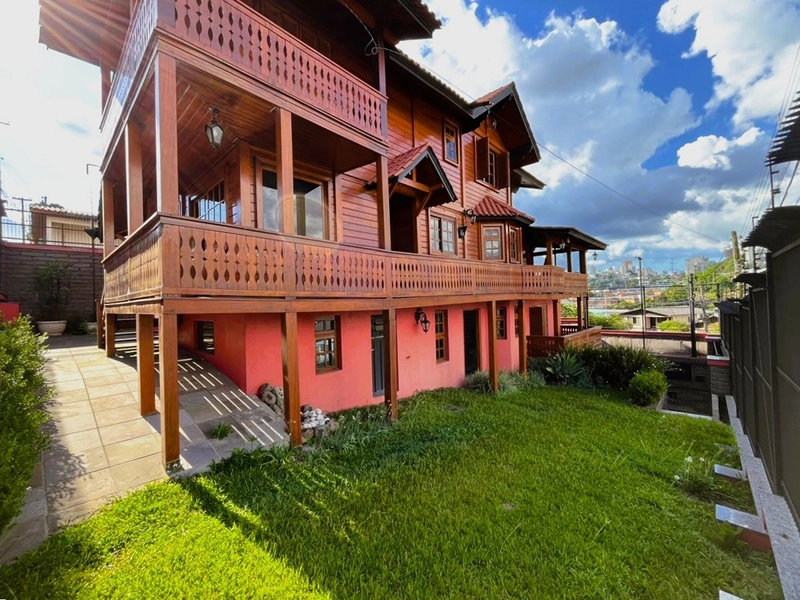 Casa de Esquina no Bairro Salgado Filho: 1ª foto da galeria de imagens do imóvel