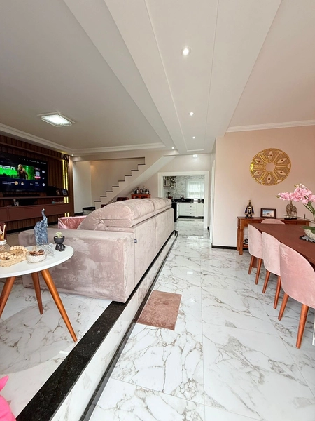 Casa com 4 dormitórios, sendo um suíte com closet: 5ª foto da galeria de imagens do imóvel