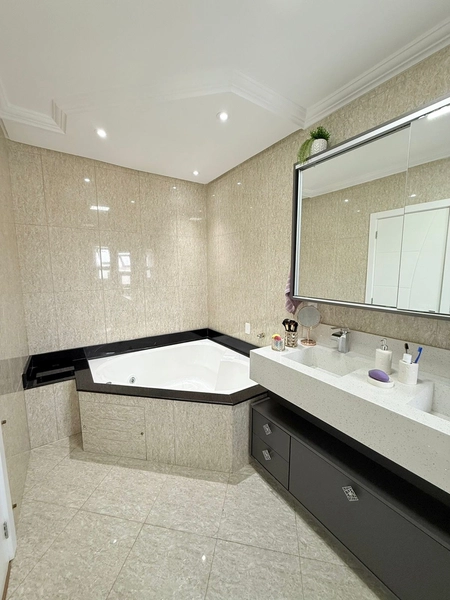 Casa com 4 dormitórios, sendo um suíte com closet: 19ª foto da galeria de imagens do imóvel