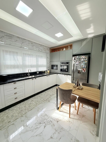 Casa com 4 dormitórios, sendo um suíte com closet: 11ª foto da galeria de imagens do imóvel