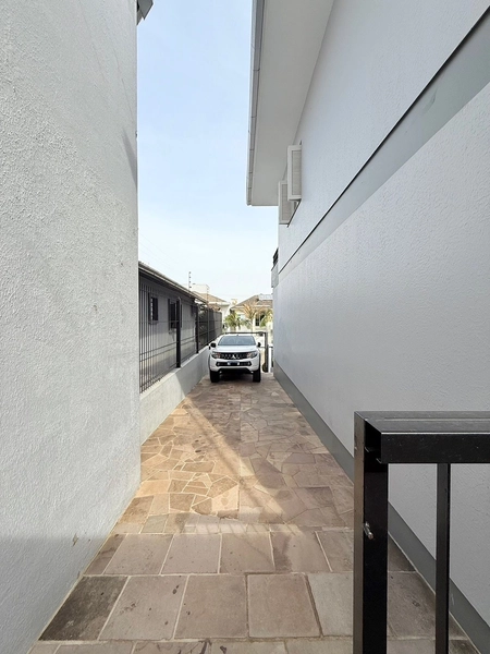 Casa com 4 dormitórios, sendo um suíte com closet: 39ª foto da galeria de imagens do imóvel