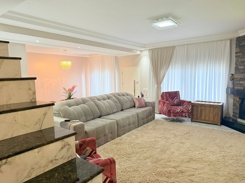 Casa com 4 dormitórios, sendo um suíte com closet: 8ª foto da galeria de imagens do imóvel