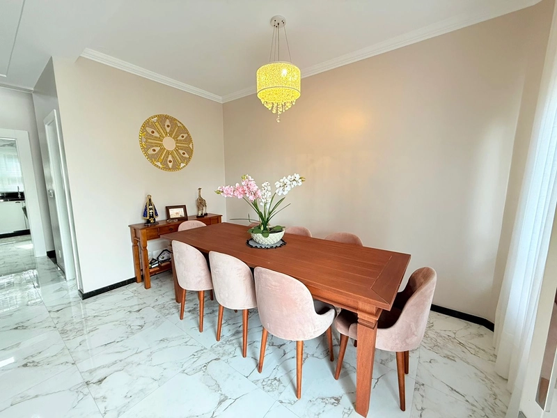 Casa com 4 dormitórios, sendo um suíte com closet: 3ª foto da galeria de imagens do imóvel
