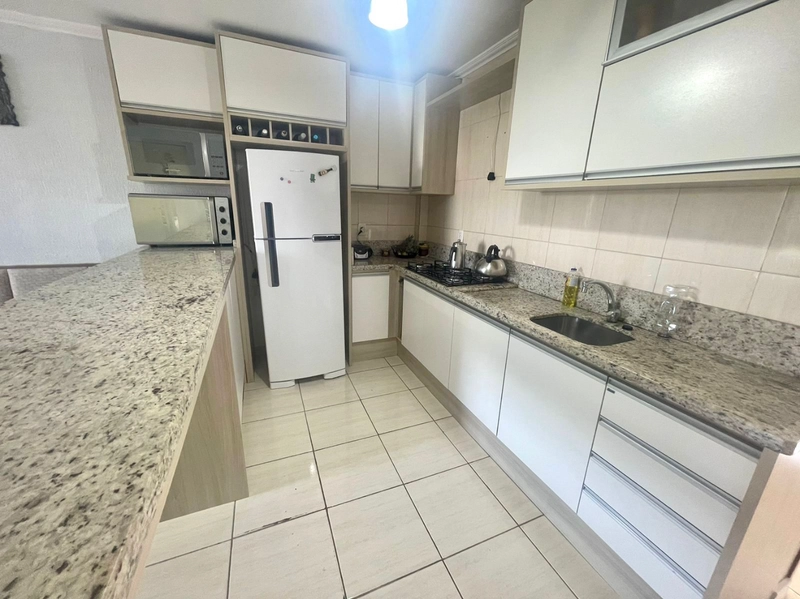 Apartamento semimobiliado com 2 dormitórios no Desvio Rizzo: 3ª foto da galeria de imagens do imóvel