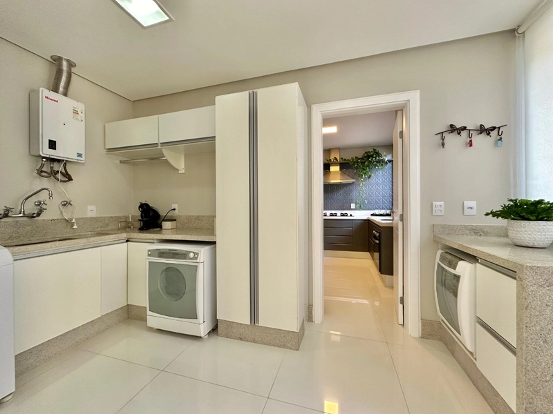 Sobrado de Alto Luxo com 6 suites: 16ª foto da galeria de imagens do imóvel