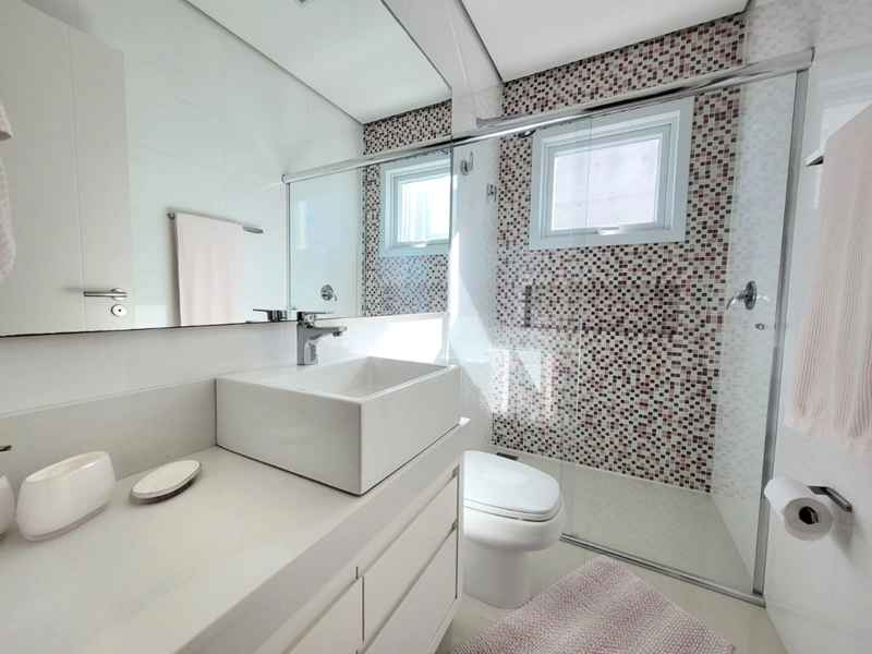 Sobrado alto padrão, beira de lago, mobiliado e decorado, no Condomínio Enseada Lagos em Xangri-lá!: 26ª foto da galeria de imagens do imóvel
