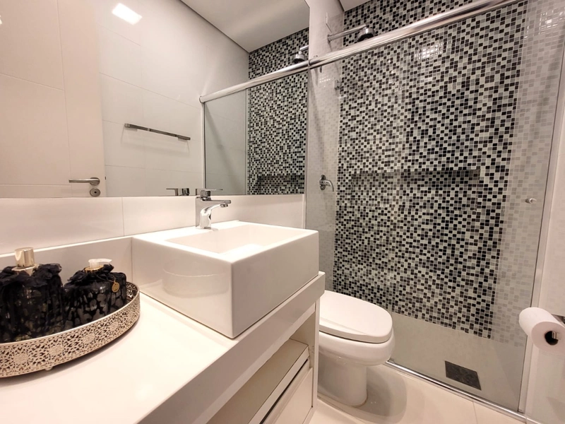 Sobrado alto padrão, beira de lago, mobiliado e decorado, no Condomínio Enseada Lagos em Xangri-lá!: 28ª foto da galeria de imagens do imóvel