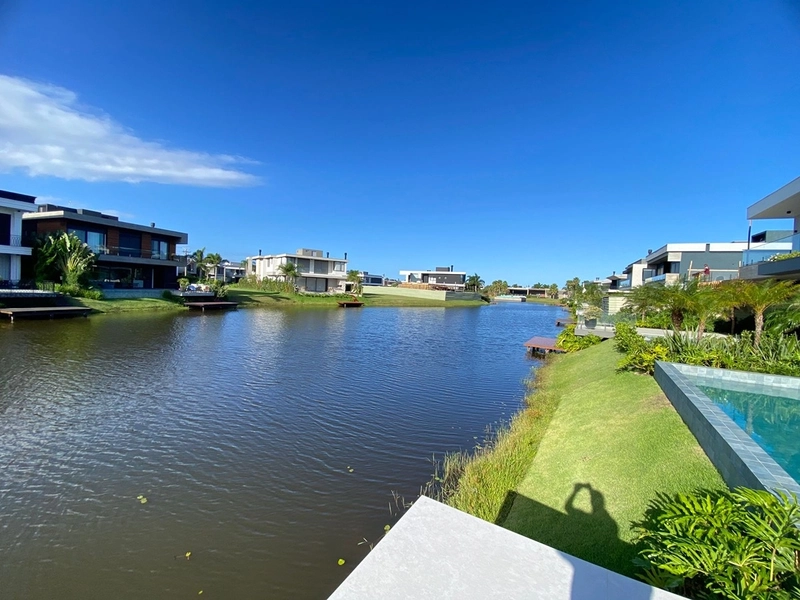 Sobrado beira lago com 5 suítes: 20ª foto da galeria de imagens do imóvel