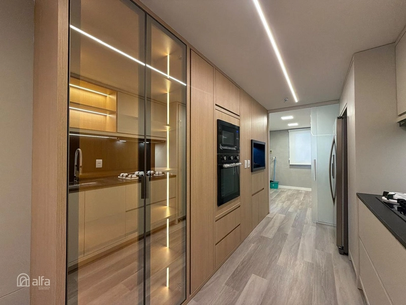 LUXO, AMPLITUDE E EXCLUSIVIDADE EM UM APARTAMENTO BEIRA-MAR: 16ª foto da galeria de imagens do imóvel