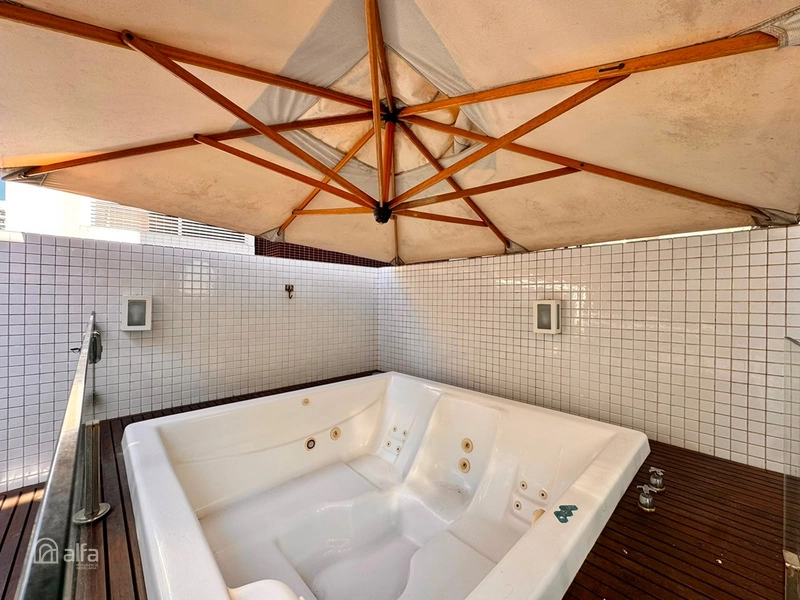 TERRAÇO PRIVATIVO, JACUZZI E A EXCLUSIVIDADE DA MELHOR REGIÃO DE CAPÃO: 3ª foto da galeria de imagens do imóvel