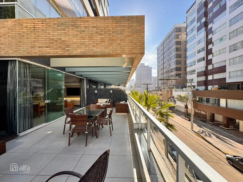 TERRAÇO PRIVATIVO, JACUZZI E A EXCLUSIVIDADE DA MELHOR REGIÃO DE CAPÃO: 2ª foto da galeria de imagens do imóvel