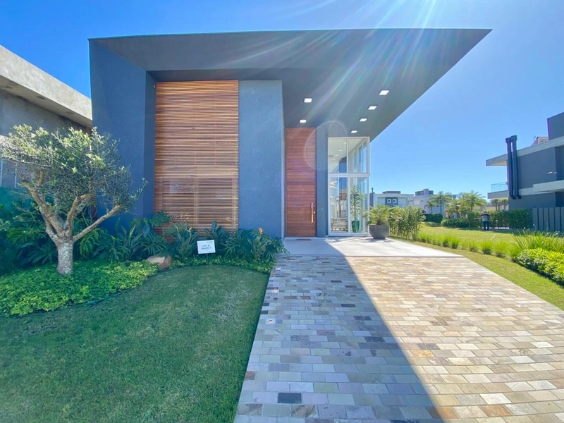 Casa térrea beira lago: 1ª foto da galeria de imagens do imóvel