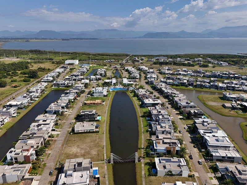Sobrado beira lago no Condomínio Capão Ilhas Resort: 2ª foto da galeria de imagens do imóvel