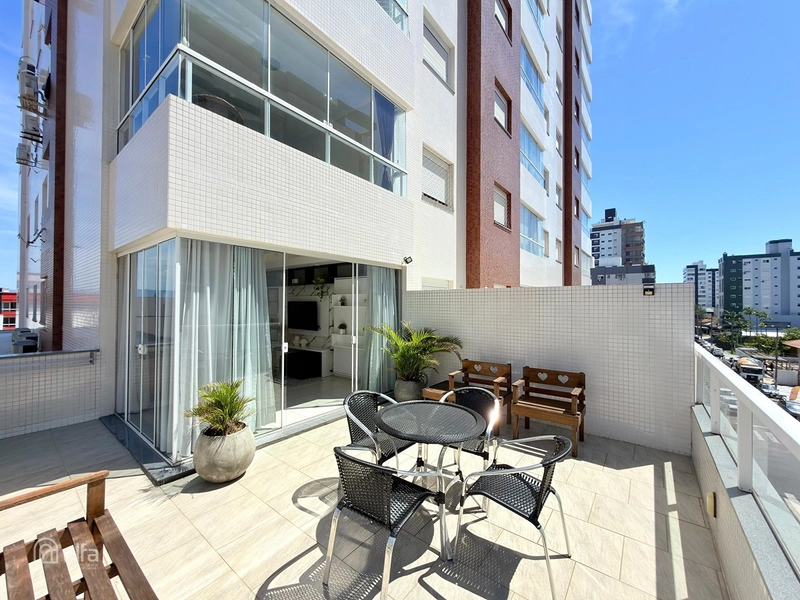 Apartamento mobiliado e decorado com terraço: 10ª foto da galeria de imagens do imóvel