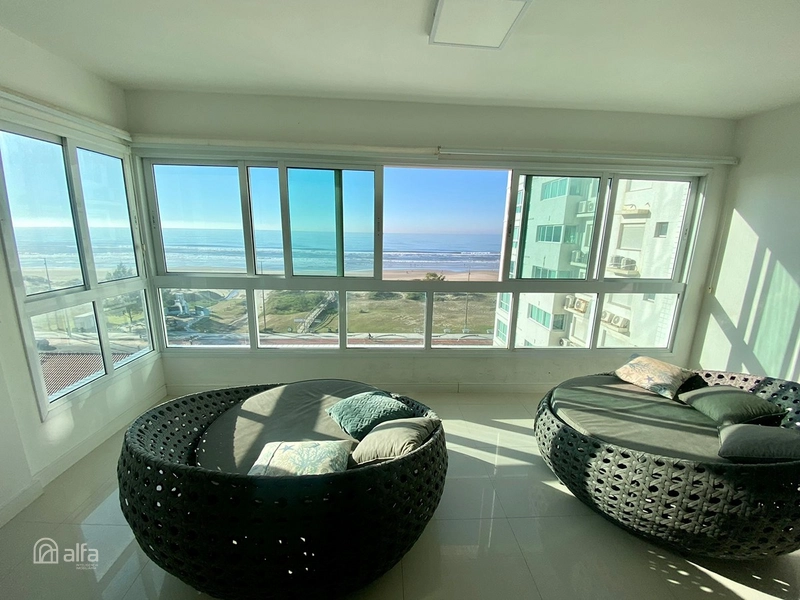 VISTA MAR 180°, 4 DORMITÓRIOS E ALTO PADRÃO EM LOCALIZAÇÃO EXCLUSIVA: 3ª foto da galeria de imagens do imóvel