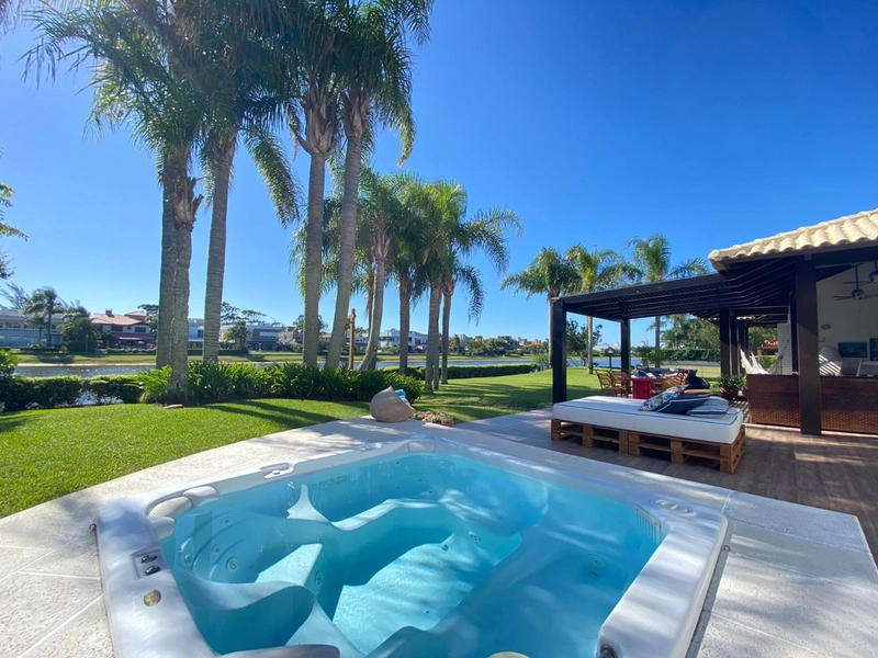 Casa beira lago com 4 suítes: 11ª foto da galeria de imagens do imóvel
