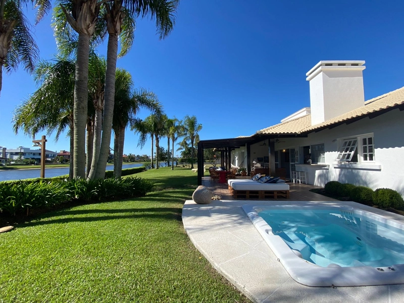 Casa beira lago com 4 suítes: 12ª foto da galeria de imagens do imóvel