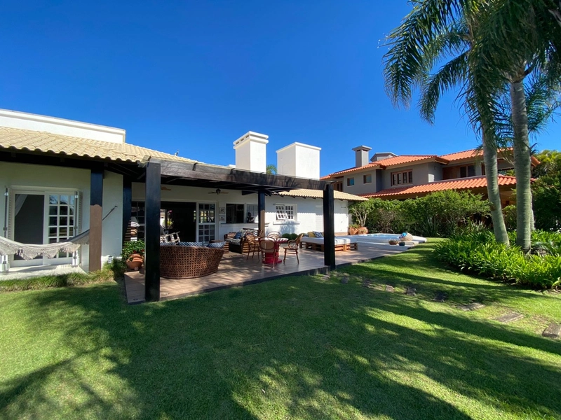 Casa beira lago com 4 suítes: 9ª foto da galeria de imagens do imóvel