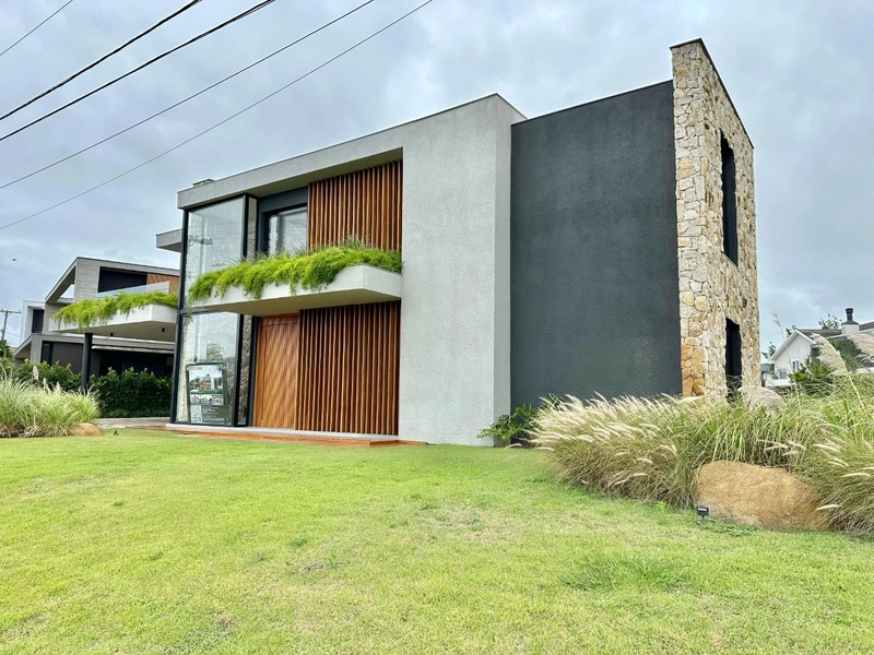 SOBRADO DE LUXO NO ENSEADA LAGOS: 3ª foto da galeria de imagens do imóvel