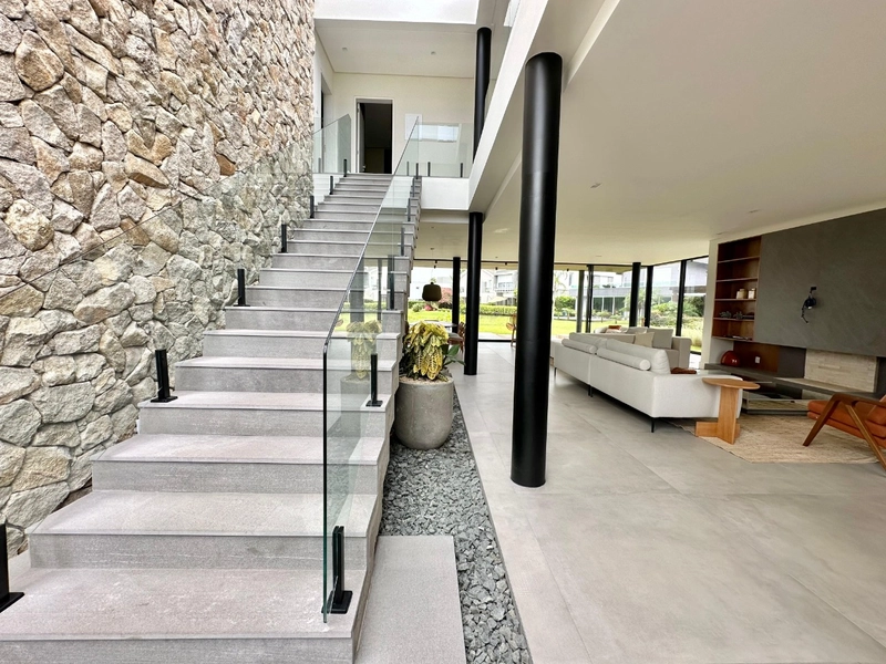 SOBRADO DE LUXO NO ENSEADA LAGOS: 5ª foto da galeria de imagens do imóvel