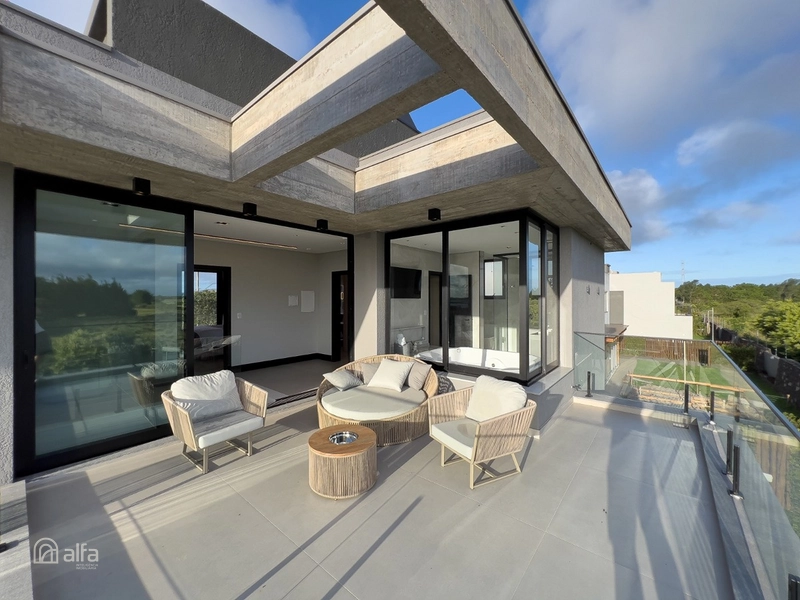 CASA DE ALTO PADRÃO COM 4 SUÍTES E PISCINA: 18ª foto da galeria de imagens do imóvel