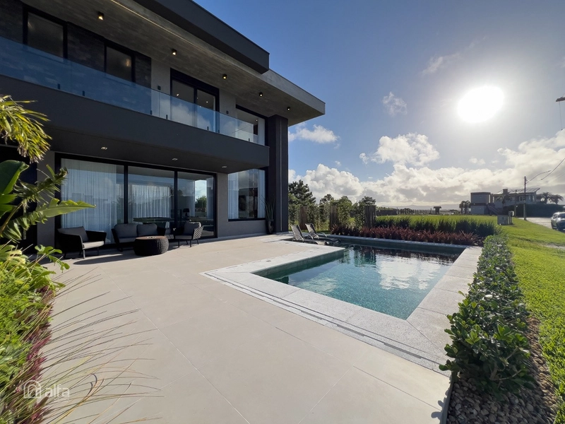 CASA DE ALTO PADRÃO COM 4 SUÍTES E PISCINA: 13ª foto da galeria de imagens do imóvel