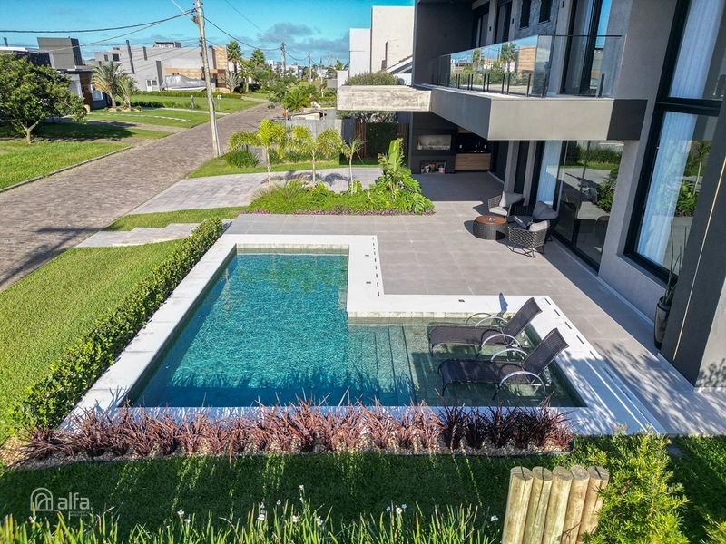 CASA DE ALTO PADRÃO COM 4 SUÍTES E PISCINA: 10ª foto da galeria de imagens do imóvel
