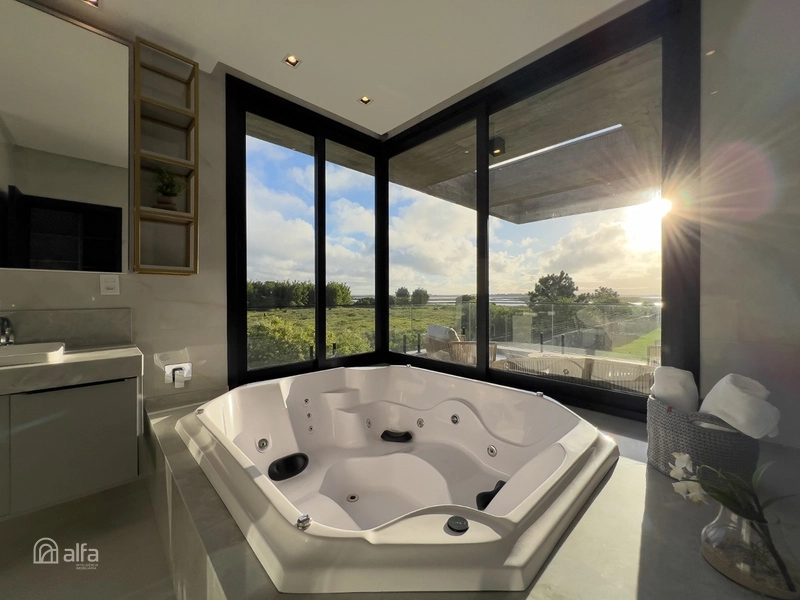 CASA DE ALTO PADRÃO COM 4 SUÍTES E PISCINA: 49ª foto da galeria de imagens do imóvel