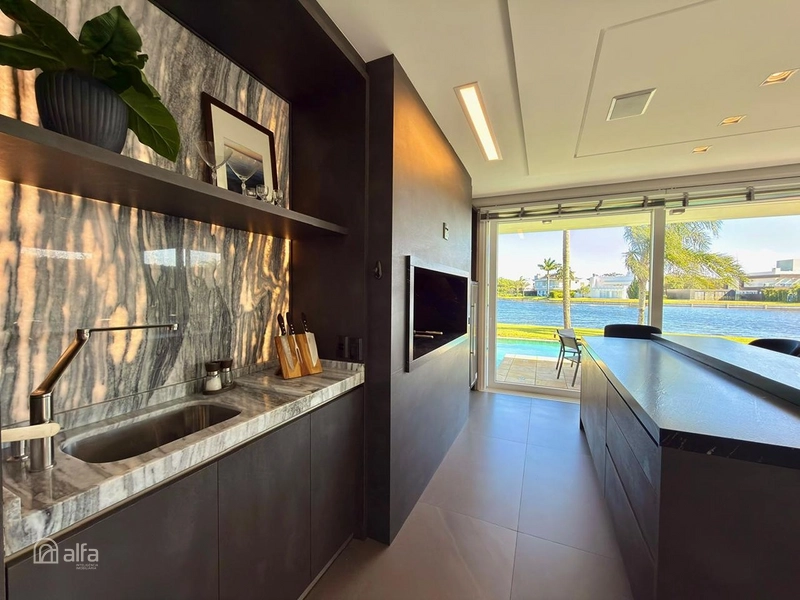 LUXO À BEIRA-LAGO, 4 SUÍTES E 370M² DE EXCLUSIVIDADE EM ATLÂNTIDA: 32ª foto da galeria de imagens do imóvel