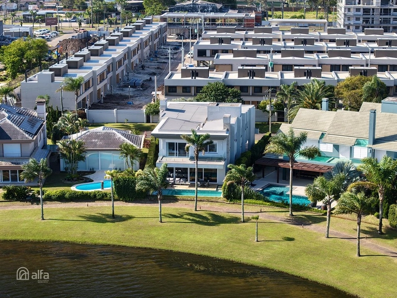 LUXO À BEIRA-LAGO, 4 SUÍTES E 370M² DE EXCLUSIVIDADE EM ATLÂNTIDA: 3ª foto da galeria de imagens do imóvel