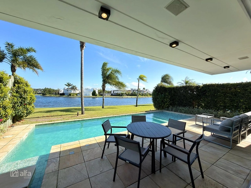 LUXO À BEIRA-LAGO, 4 SUÍTES E 370M² DE EXCLUSIVIDADE EM ATLÂNTIDA: 22ª foto da galeria de imagens do imóvel