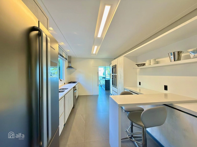 LUXO À BEIRA-LAGO, 4 SUÍTES E 370M² DE EXCLUSIVIDADE EM ATLÂNTIDA: 31ª foto da galeria de imagens do imóvel