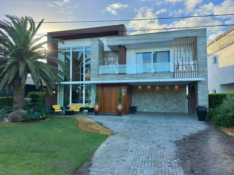 Sobrado beira lago no condominio Enseada : 1ª foto da galeria de imagens do imóvel